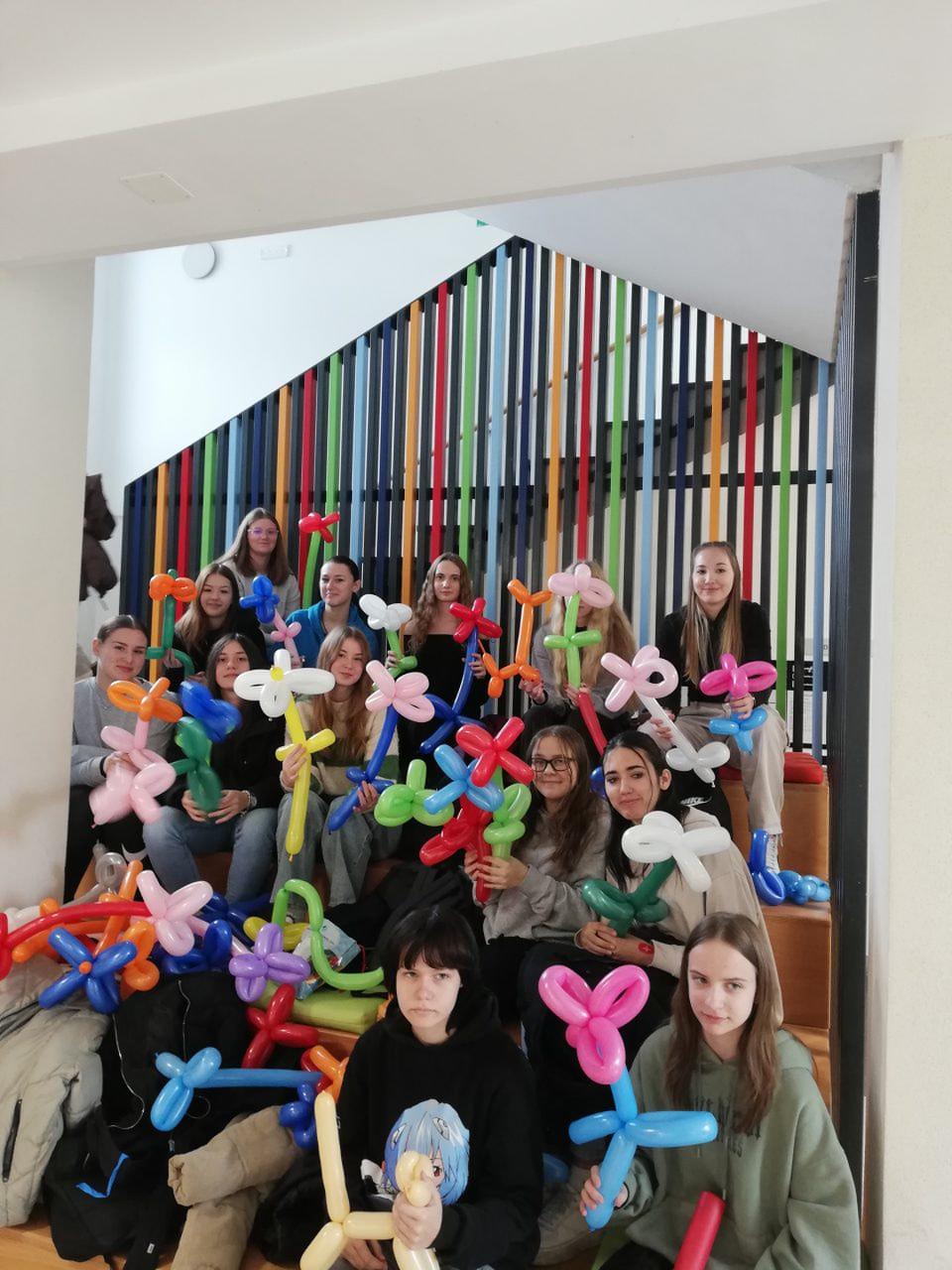 USTVARJANJE Z MODELIRNIMI BALONI (6)